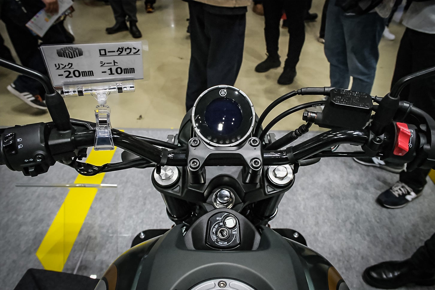 XSR155のシート高を10mm低くし、アクセサリーを装備した「ローダウンパッケージ」も展示されていた。こちらも今夏以降に市販予定とのこと。