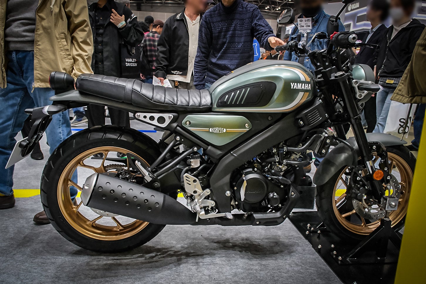 XSR155のシート高を10mm低くし、アクセサリーを装備した「ローダウンパッケージ」も展示されていた。こちらも今夏以降に市販予定とのこと。
