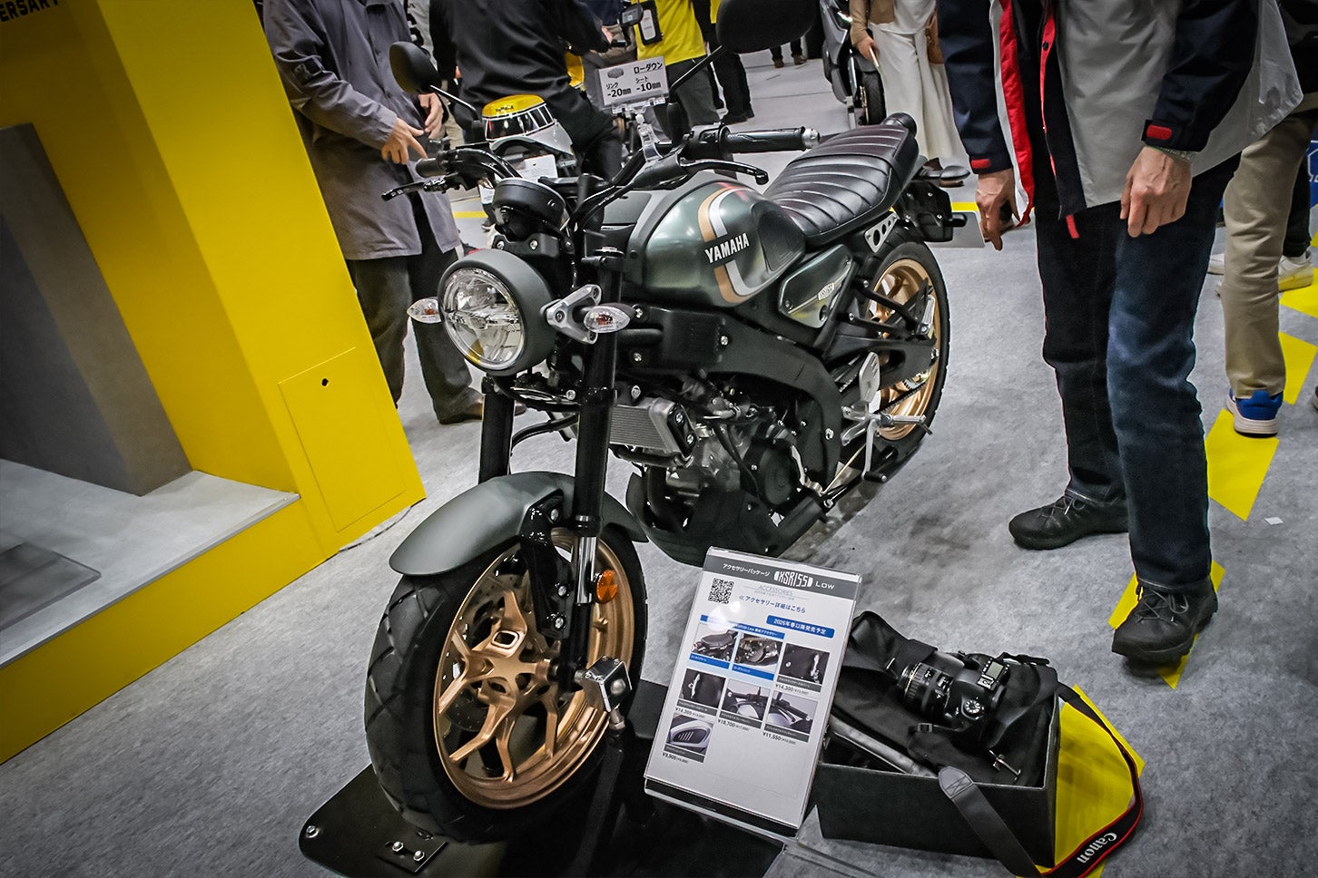 XSR155のシート高を10mm低くし、アクセサリーを装備した「ローダウンパッケージ」も展示されていた。こちらも今夏以降に市販予定とのこと。