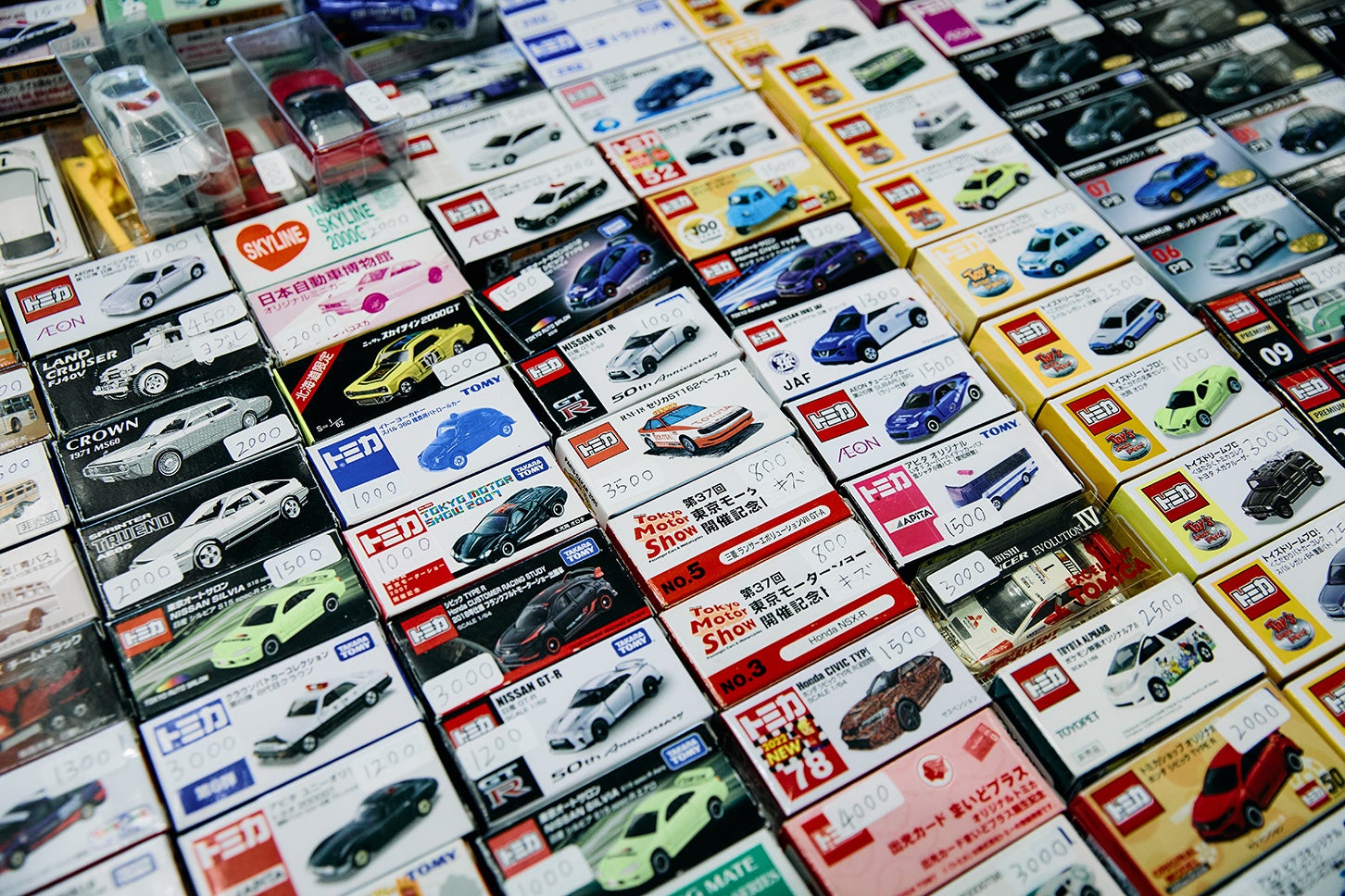 モーターショー記念モデルや特注トミカを数多く扱うブースもあった。