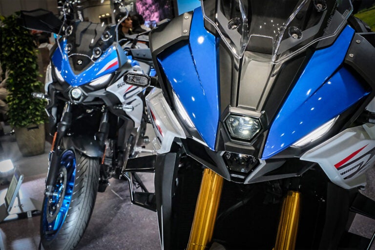 左からSV-7GX、GSX-S1000GX