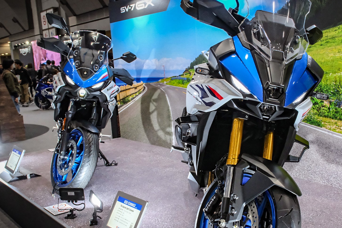 左からSV-7GX、GSX-S1000GX