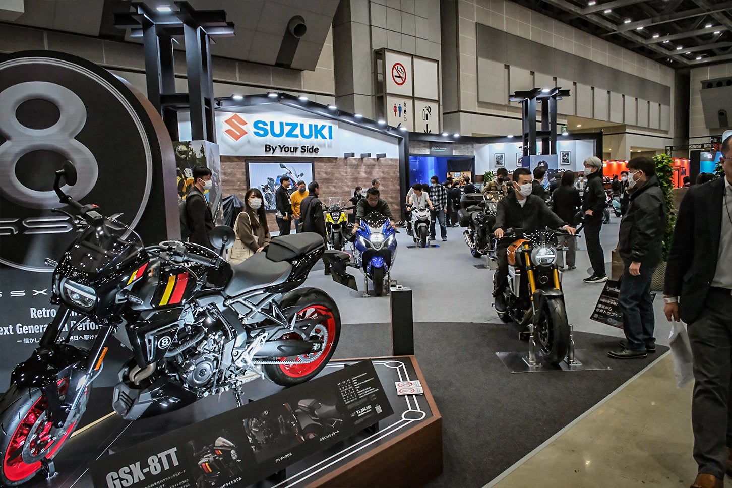 東京モーターサイクルショー2026における、スズキブースの様子。