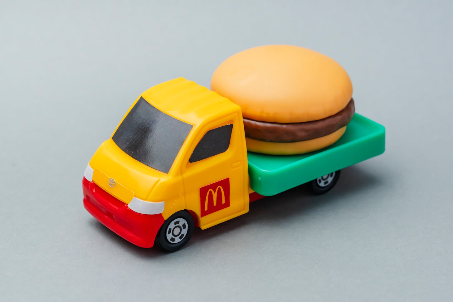 ハッピーセット「トミカ」トヨタ タウンエース ハンバーガーカー