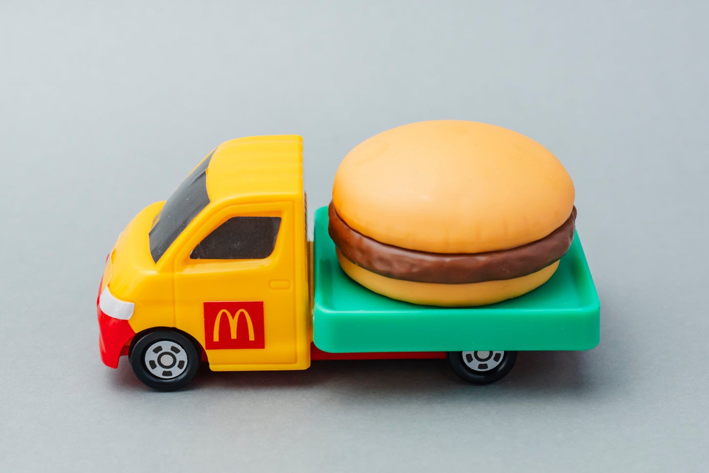 ハッピーセット「トミカ」トヨタ タウンエース ハンバーガーカー