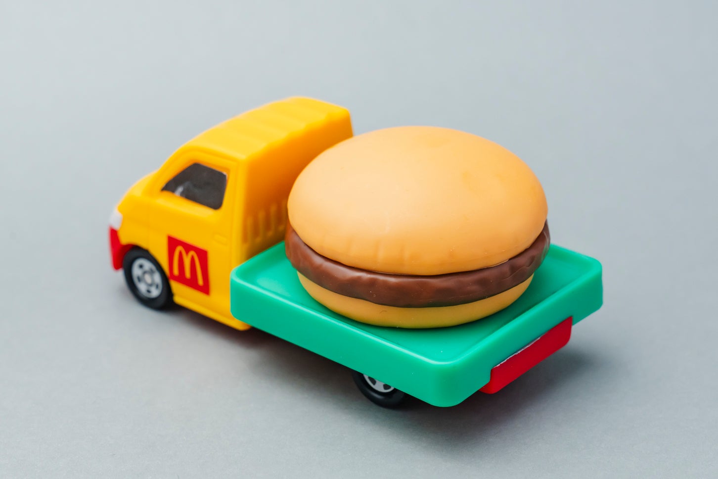 ハッピーセット「トミカ」トヨタ タウンエース ハンバーガーカー