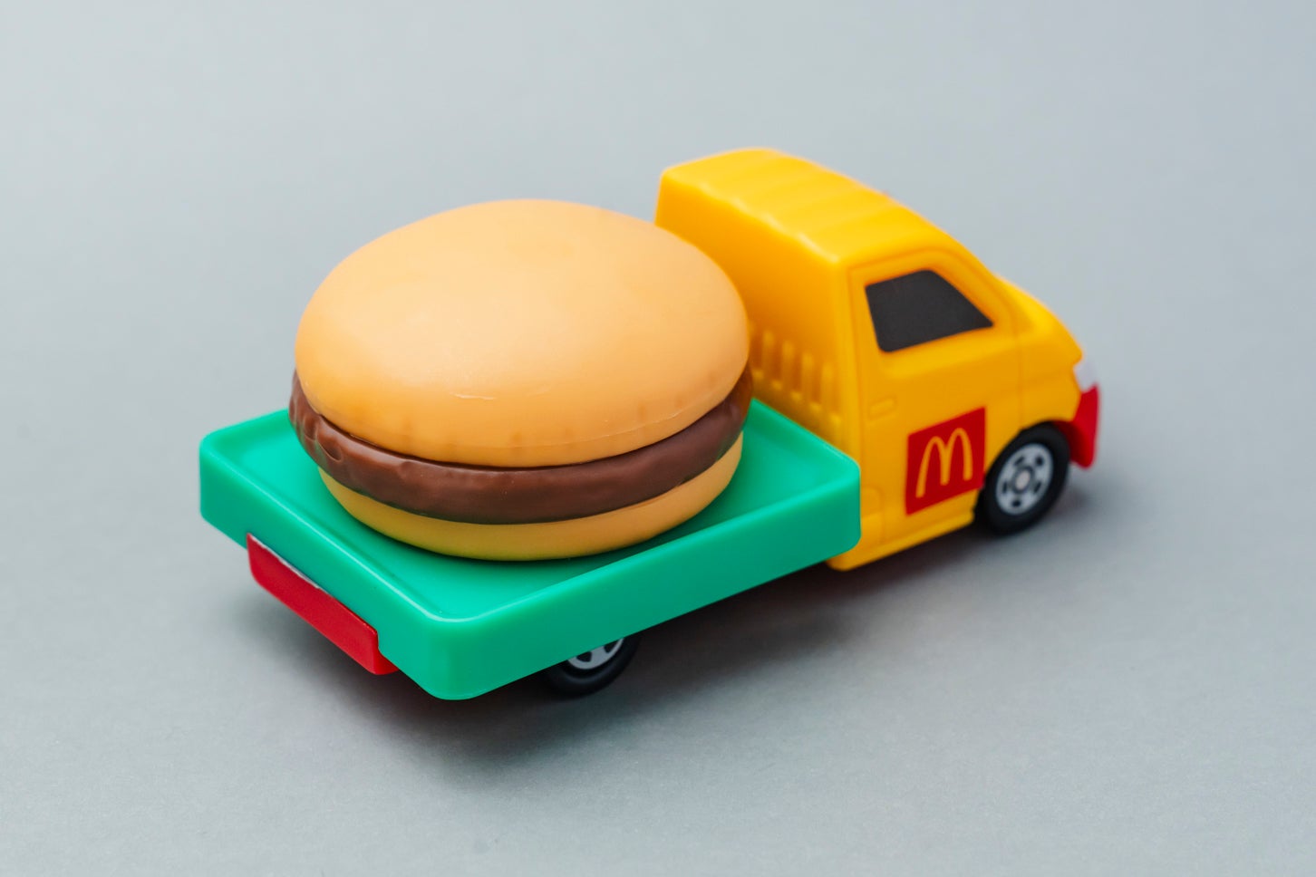 ハッピーセット「トミカ」トヨタ タウンエース ハンバーガーカー