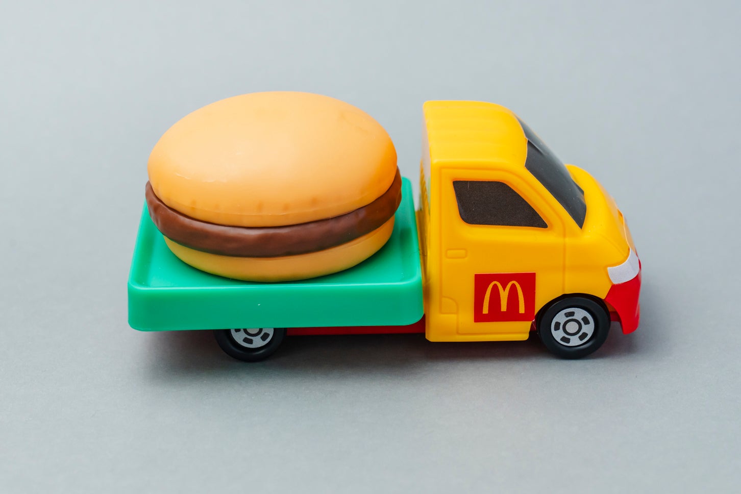 ハッピーセット「トミカ」トヨタ タウンエース ハンバーガーカー