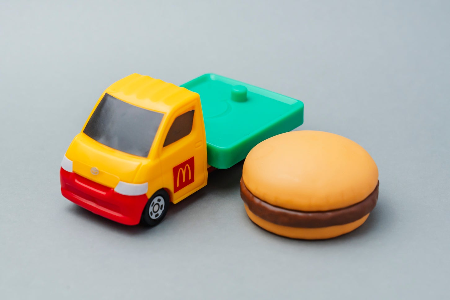 ハッピーセット「トミカ」トヨタ タウンエース ハンバーガーカー