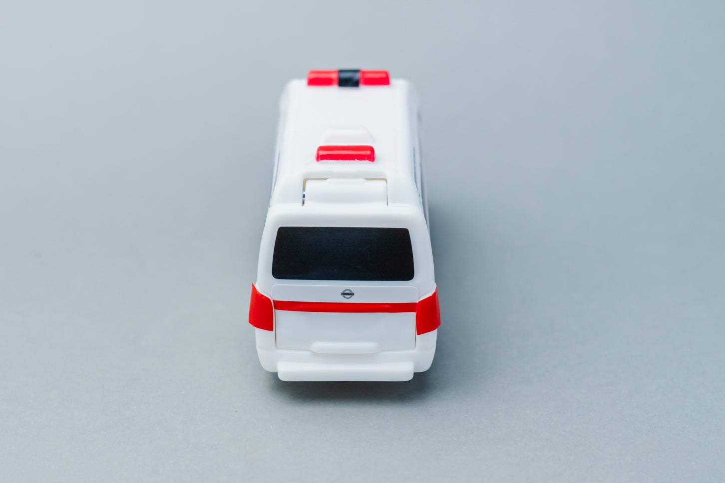 ハッピーセット「トミカ」日産 NV350 キャラバン 救急車