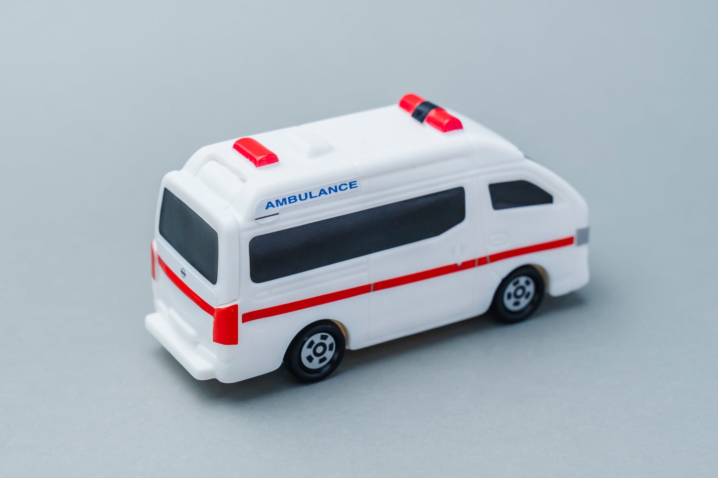 ハッピーセット「トミカ」日産 NV350 キャラバン 救急車