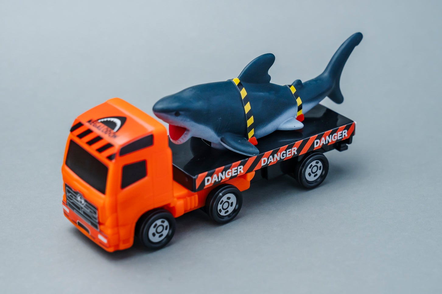 ハッピーセット「トミカ」日野プロフィア メガロドン搬送車