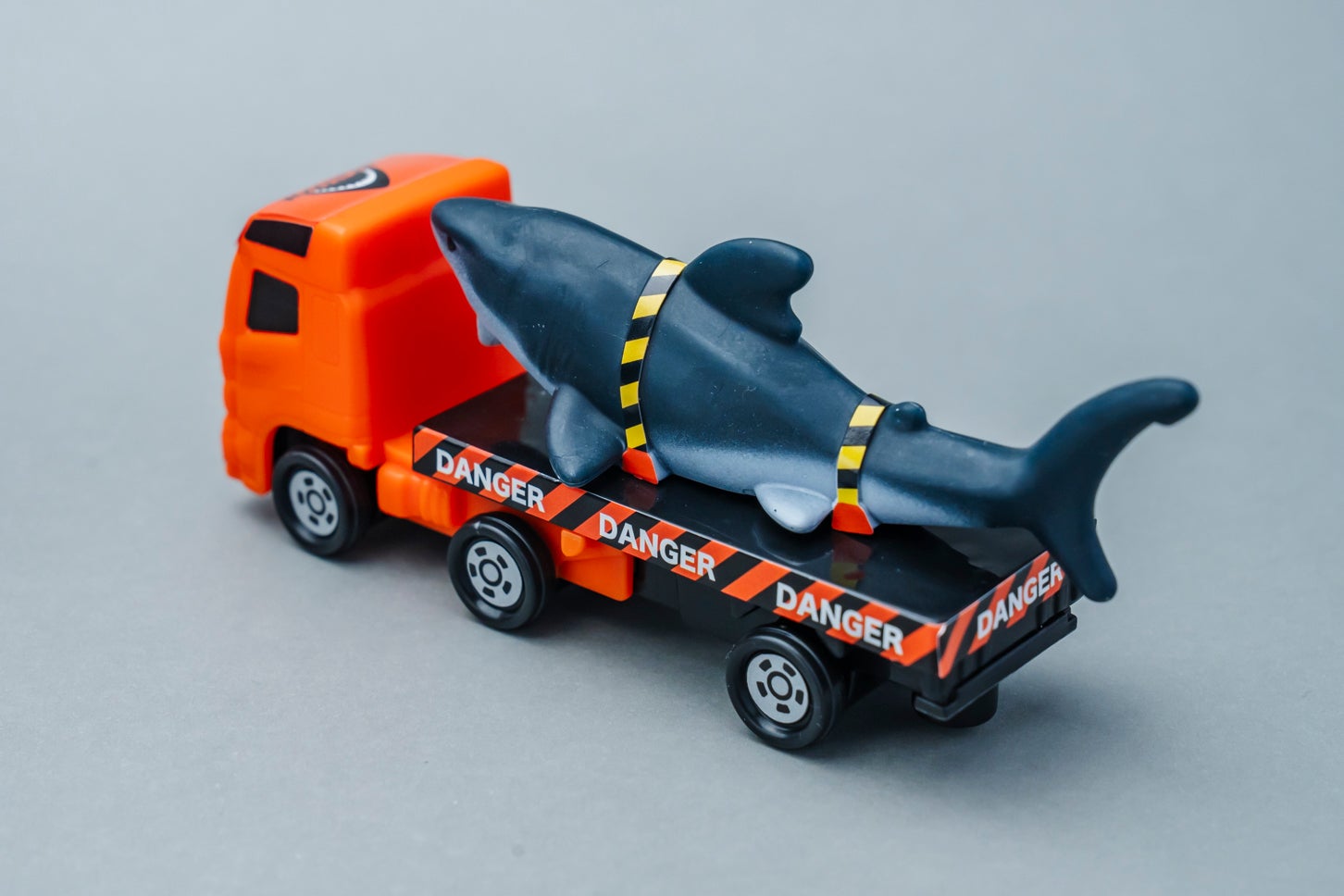 ハッピーセット「トミカ」日野プロフィア メガロドン搬送車