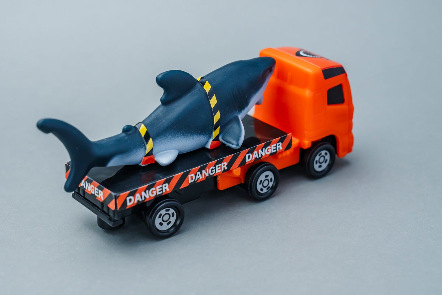 ハッピーセット「トミカ」日野プロフィア メガロドン搬送車