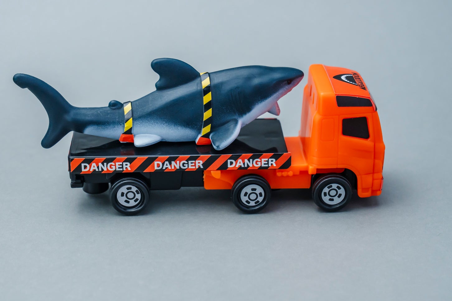ハッピーセット「トミカ」日野プロフィア メガロドン搬送車