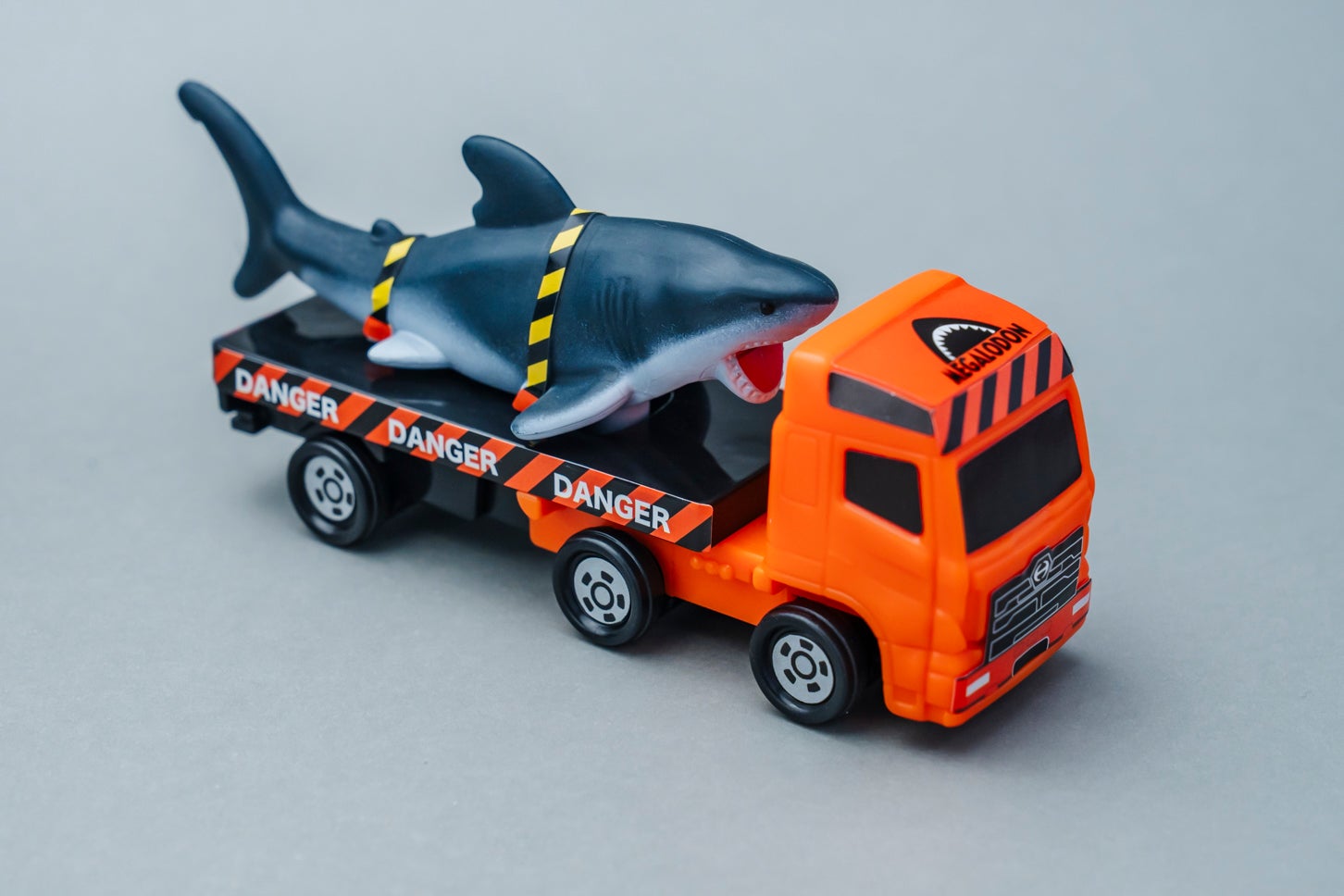 ハッピーセット「トミカ」日野プロフィア メガロドン搬送車