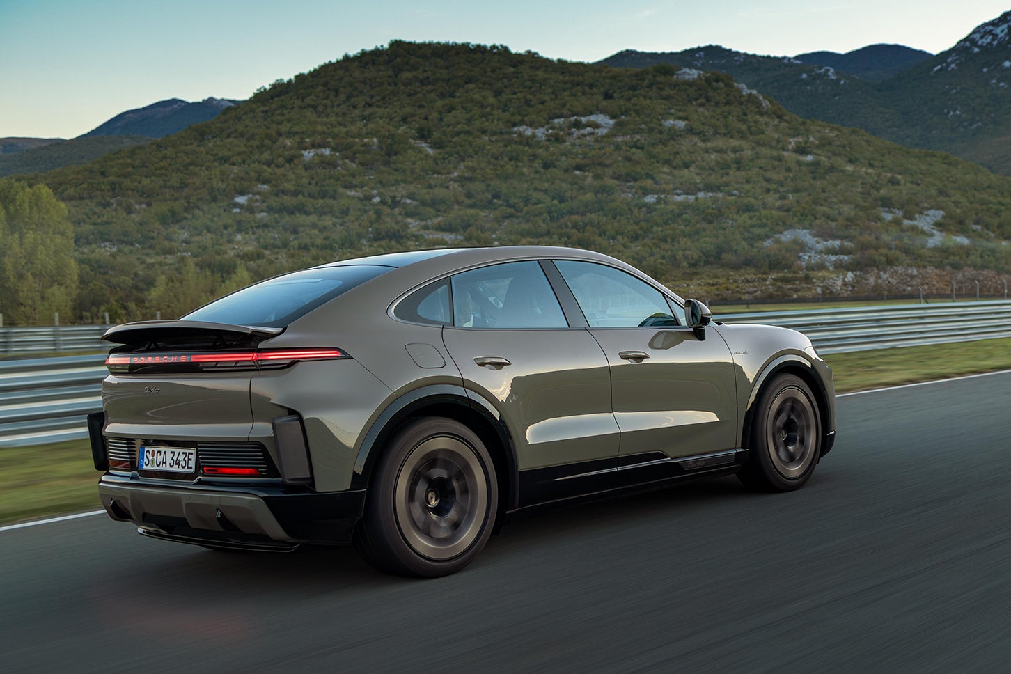 ポルシェ・カイエン・ターボ・クーペ・エレクトリック｜Porsche Cayenne Turbo Coupé Electric