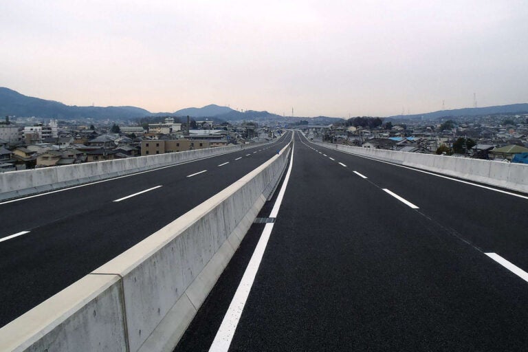 4車線化された中和幹線の様子。