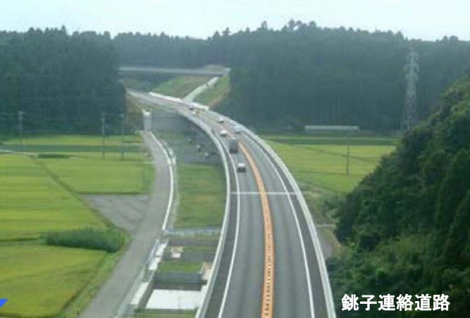 暫定2車線で開通済みの銚子連絡道路
