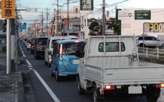 渋滞する国道126号