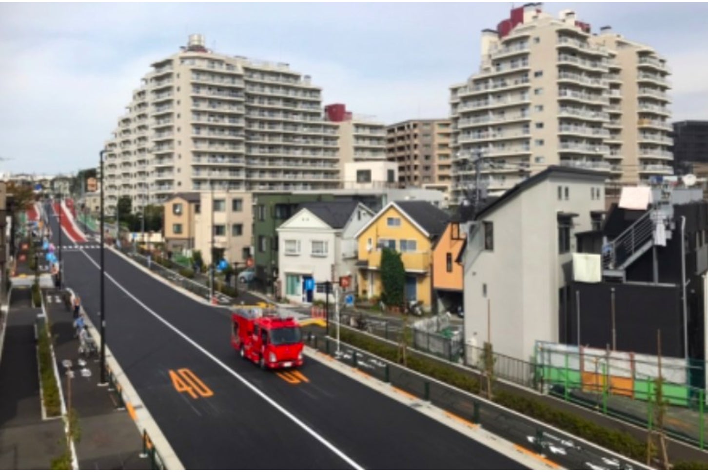 都道420号の開通済み区間。