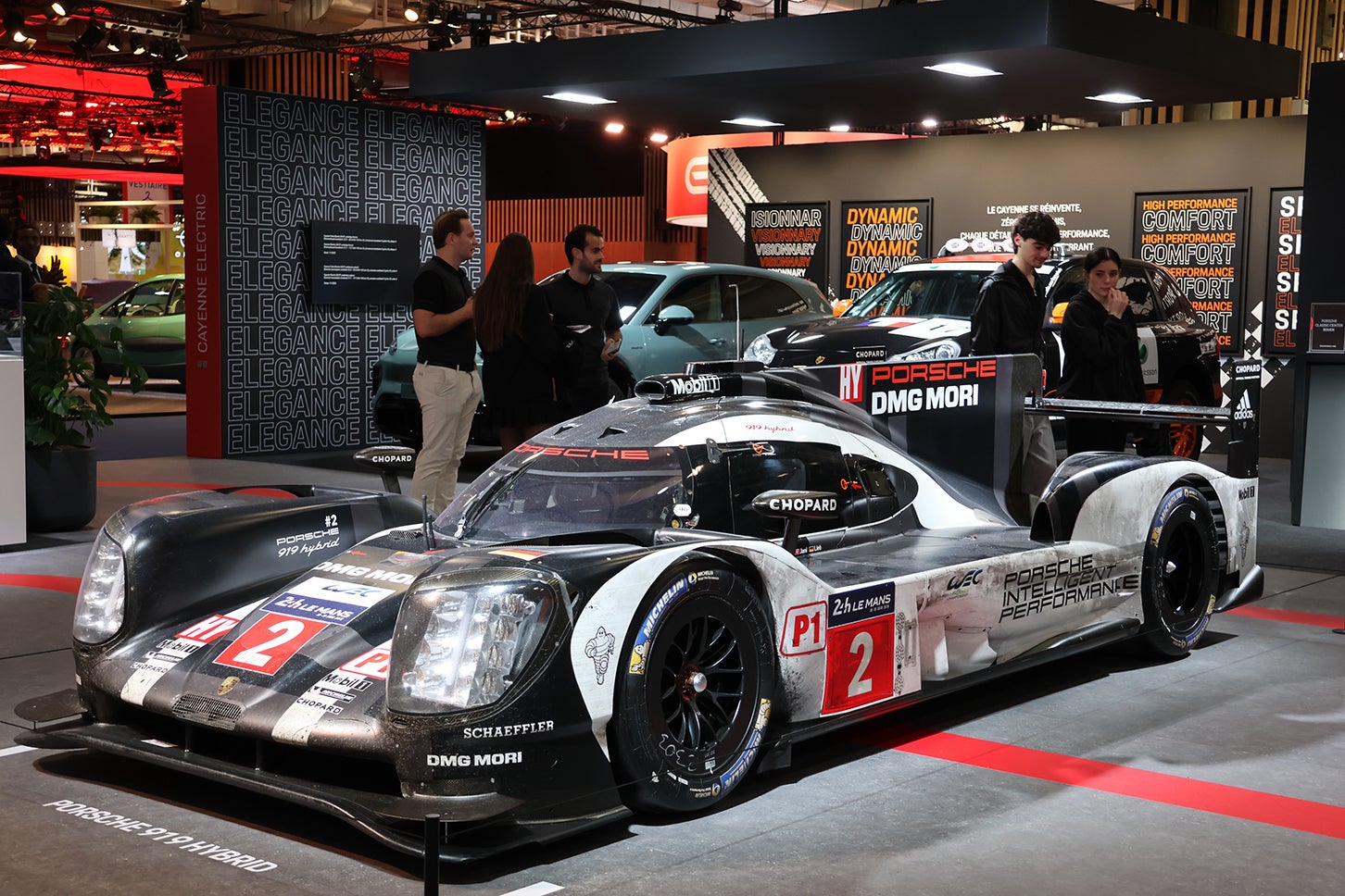ポルシェはモータースポーツ活動の75周年を祝った。これは2014年以降、耐久レースで輝かしい戦績を残してきた「919ハイブリッド」。