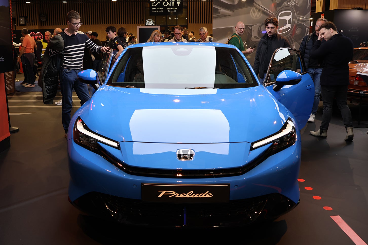 新型プレリュードも、クーペモデルに飢えたフランスの若者たちから熱い視線を浴びていた。