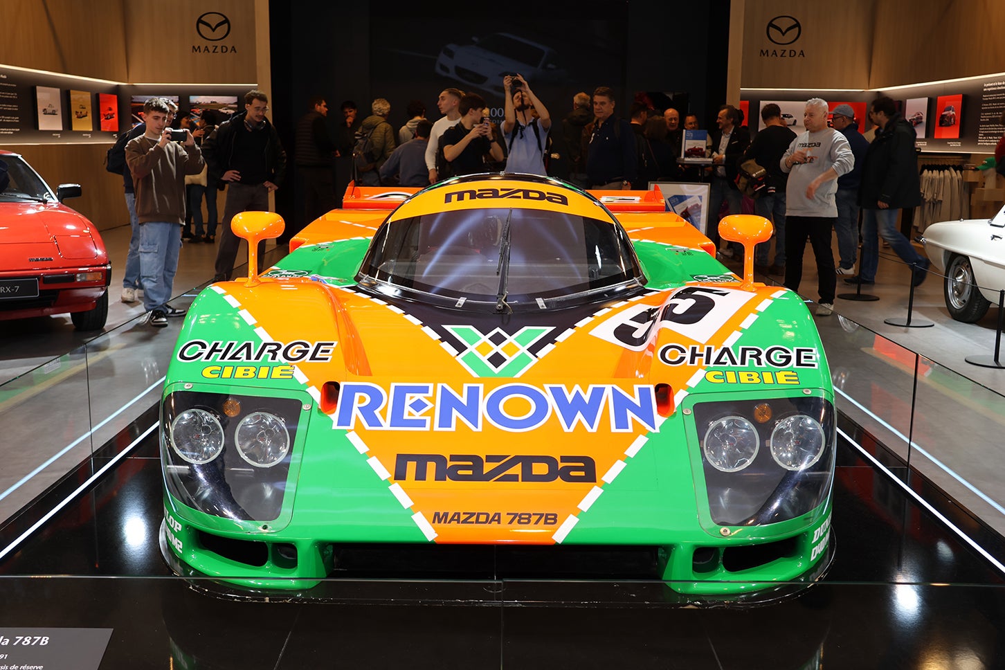 2025年に続いて参加したマツダ。今回はル・マン24時間レース優勝35年を記念して「787B」を中央に据えた。