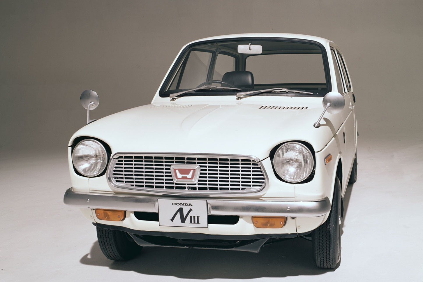 同時期に大衆車として人気を博した「N360」の三代目「ホンダ NIII360」