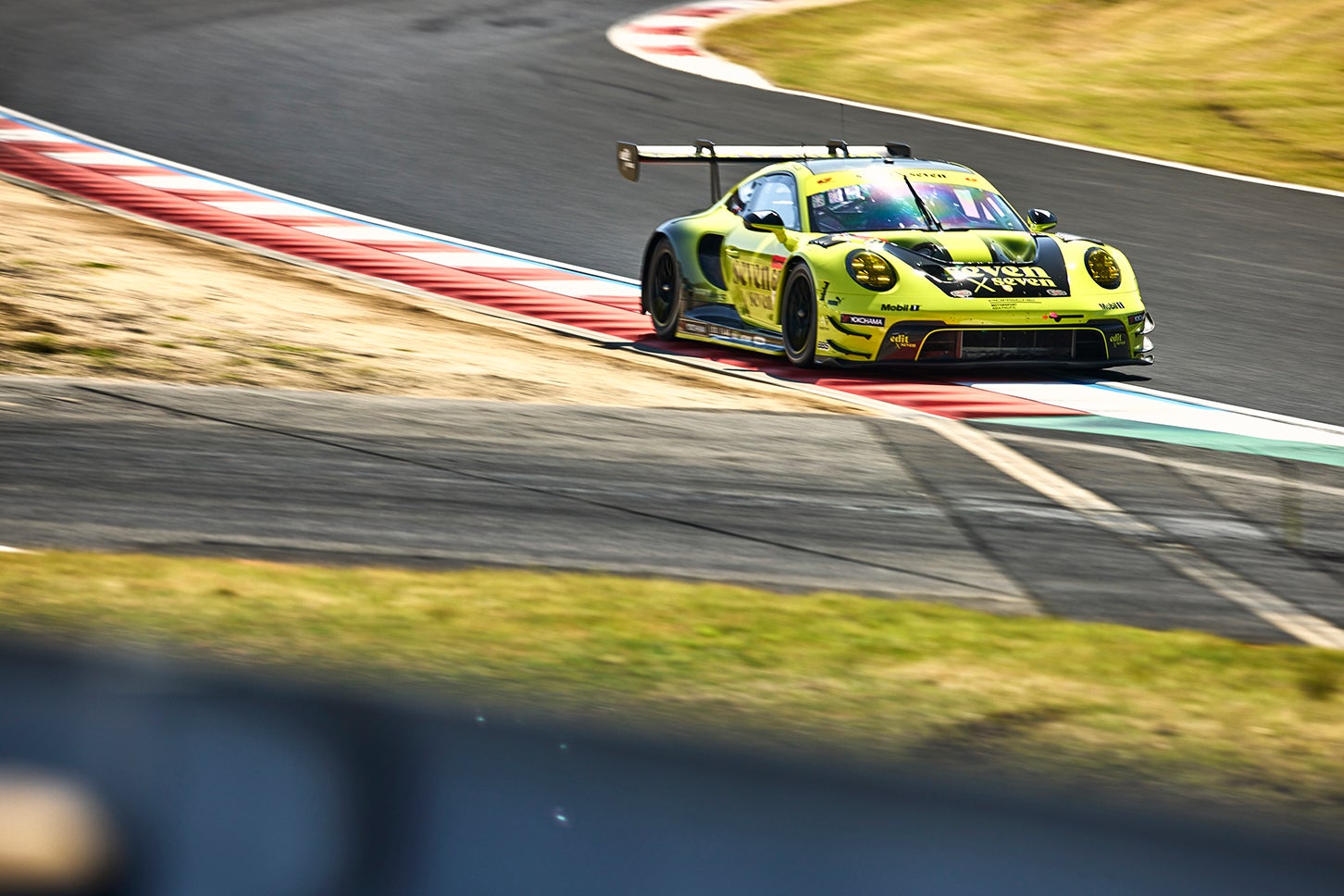 セブンバイセブン・レーシングが走らせる666号車、ポルシェ911GT3R EVO。911はスーパーGTの前身の全日本GT選手権時代から定番のマシーンだが、今年のGT300では唯一の参加となる。