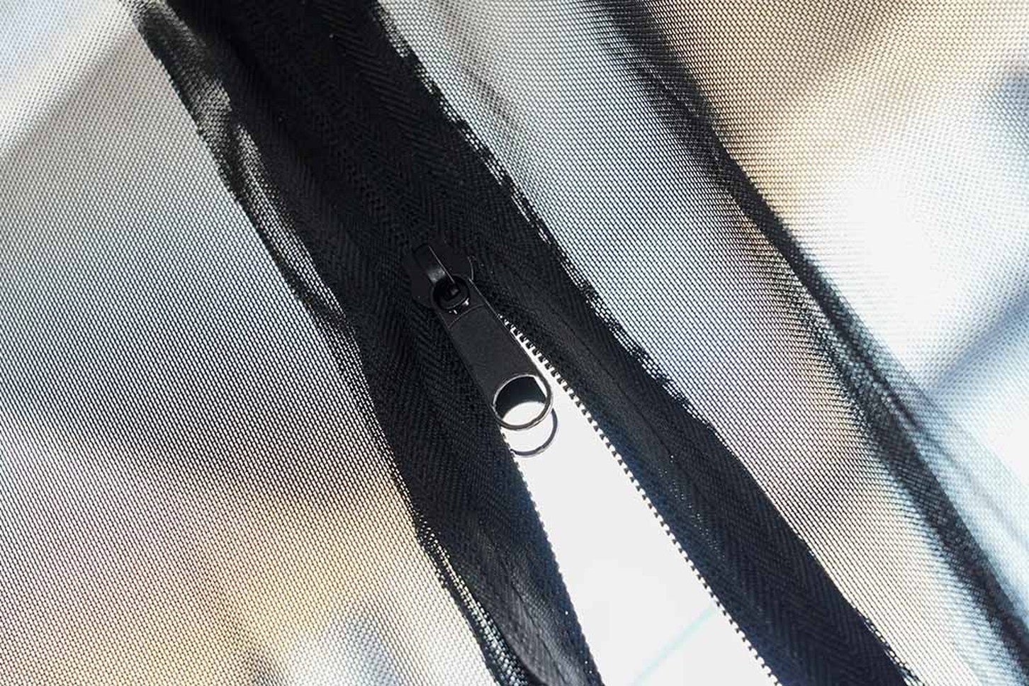 オートキャンプ場やRVパークではバックドア用網戸もおすすめ