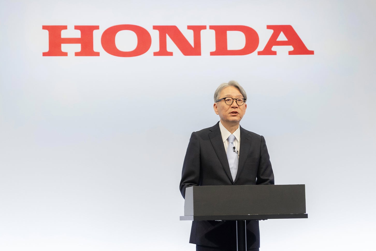 5月14日、都内で電動化戦略の見直しを具体化した「2026 ビジネスアップデート」が開催され、三部敏宏社長らが登壇した。