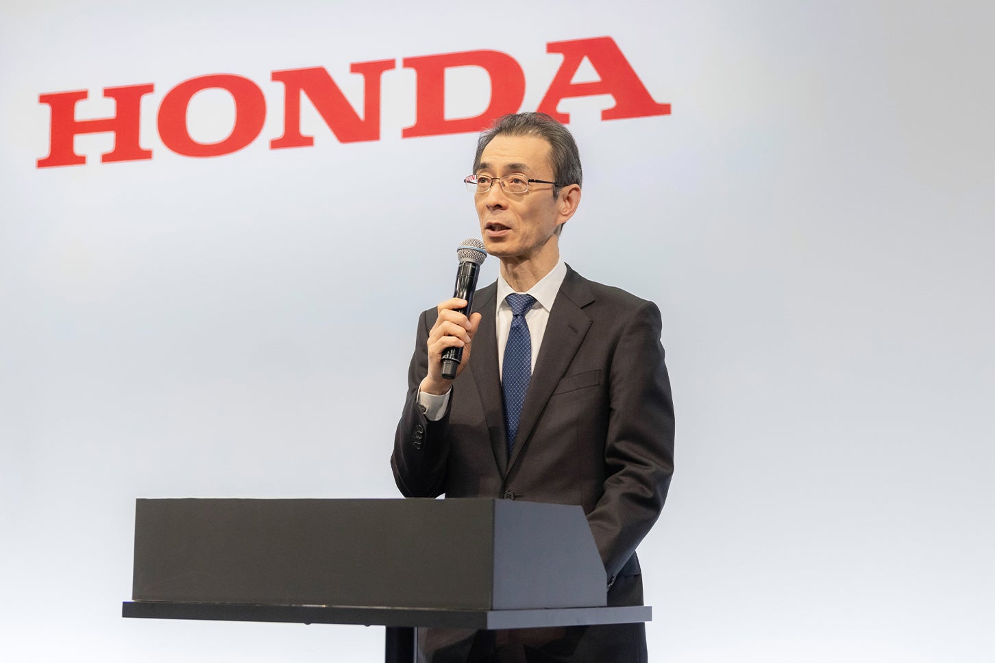 5月14日、都内で電動化戦略の見直しを具体化した「2026 ビジネスアップデート」が開催され、三部敏宏社長らが登壇した。