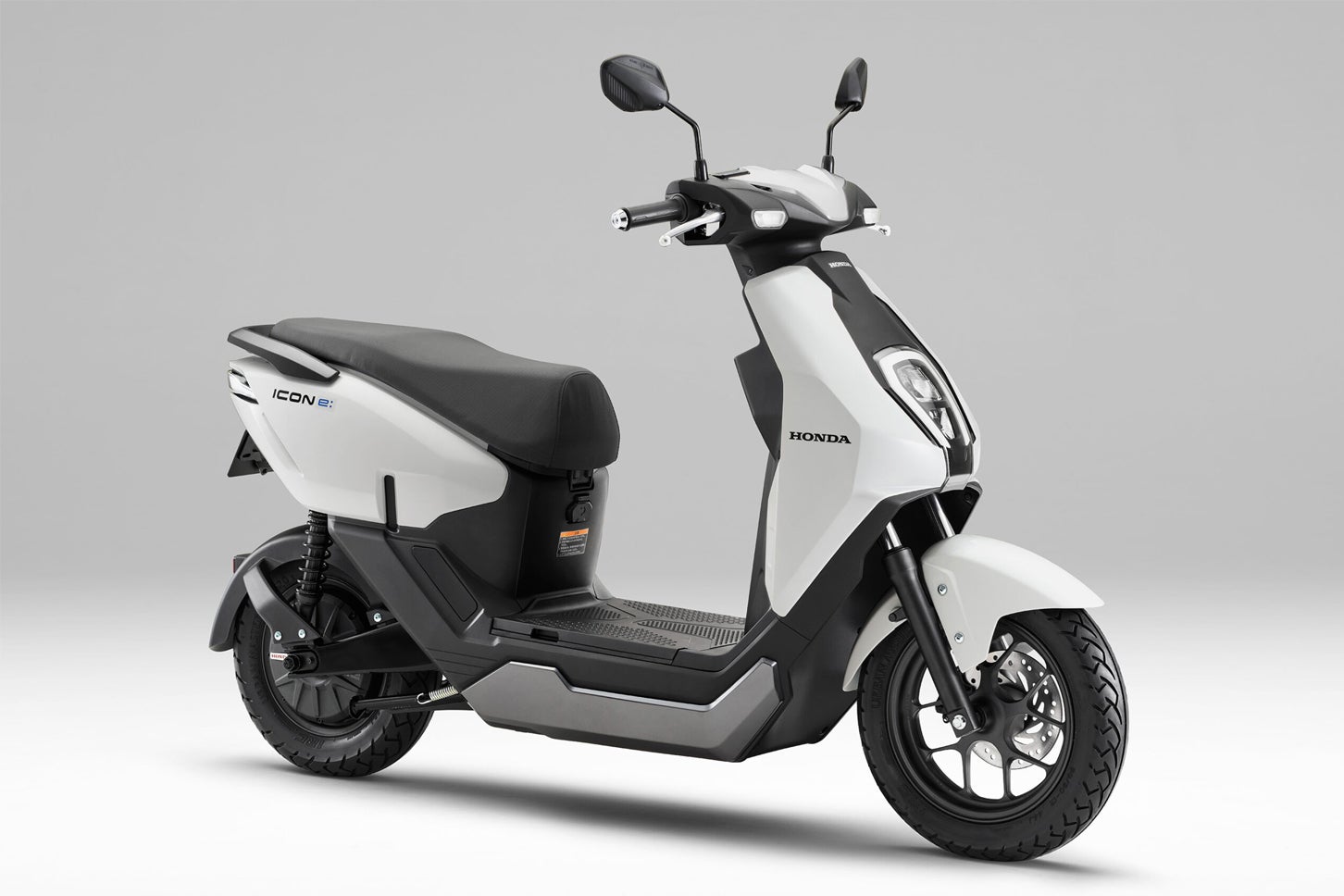 ホンダが3月に発売した電動スクーター「アイコンe:」は、税込価格22万円で、航続距離は81kmとコスパ良し。これぐらい実用的なモデルがもっと増えて欲しい。
