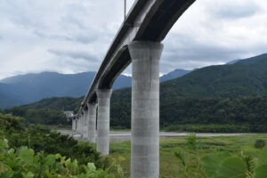 開通済みの中部横断自動車道の様子。(c)まじん – stock.adobe.com