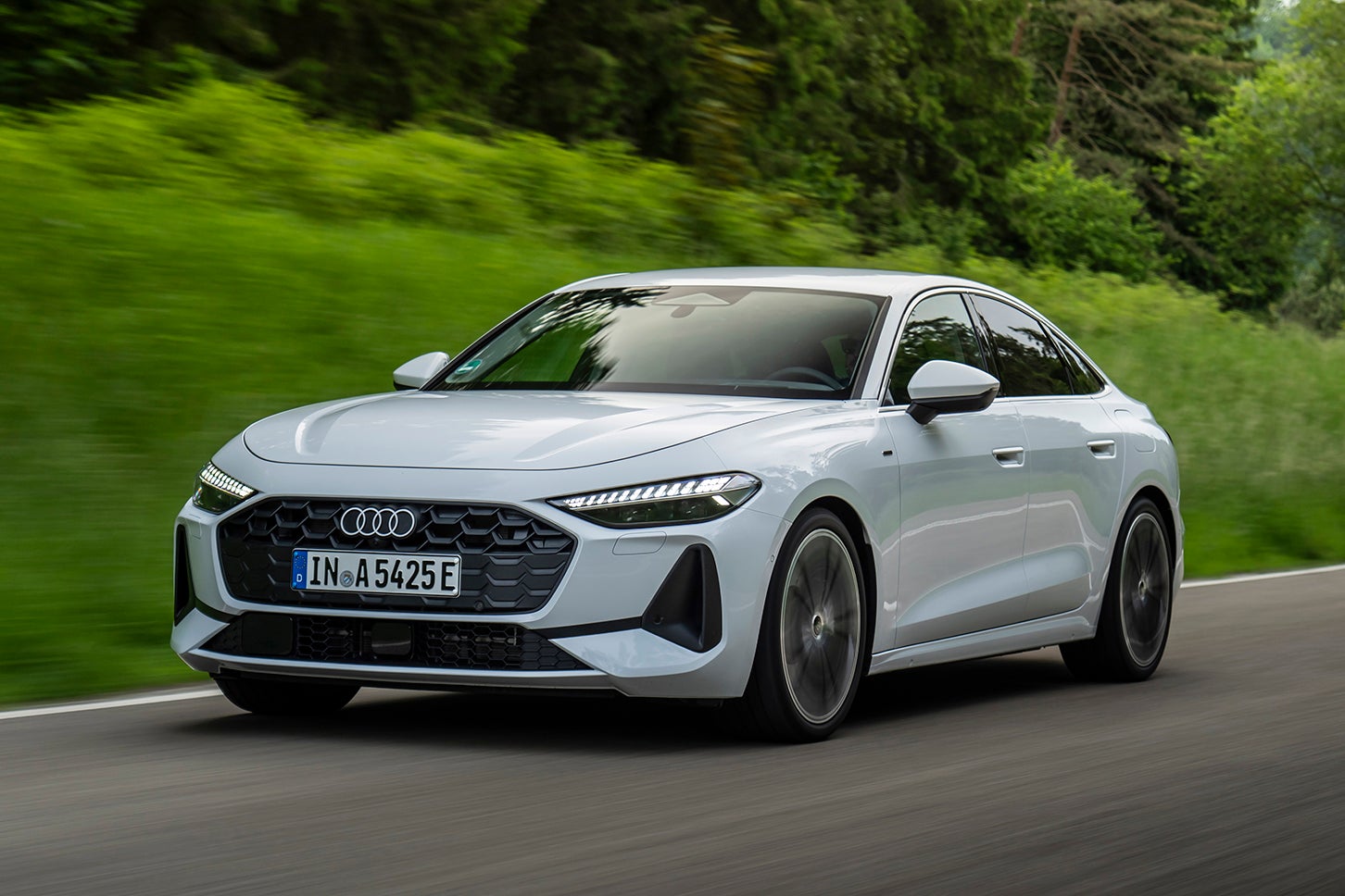アウディA5 TFSI e-HybridクワトロSライン｜Audi A5 TFSI e-Hybrid quattro S Line