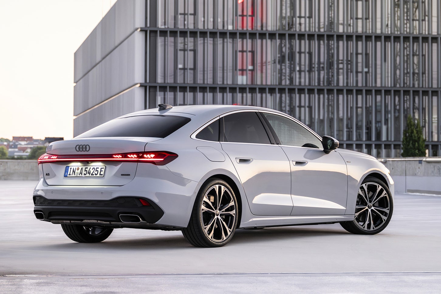 アウディA5 TFSI e-HybridクワトロSライン｜Audi A5 TFSI e-Hybrid quattro S Line