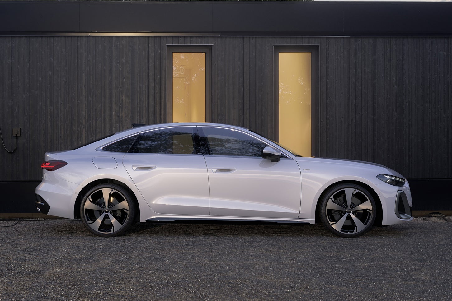アウディA5 TFSI e-HybridクワトロSライン｜Audi A5 TFSI e-Hybrid quattro S Line
