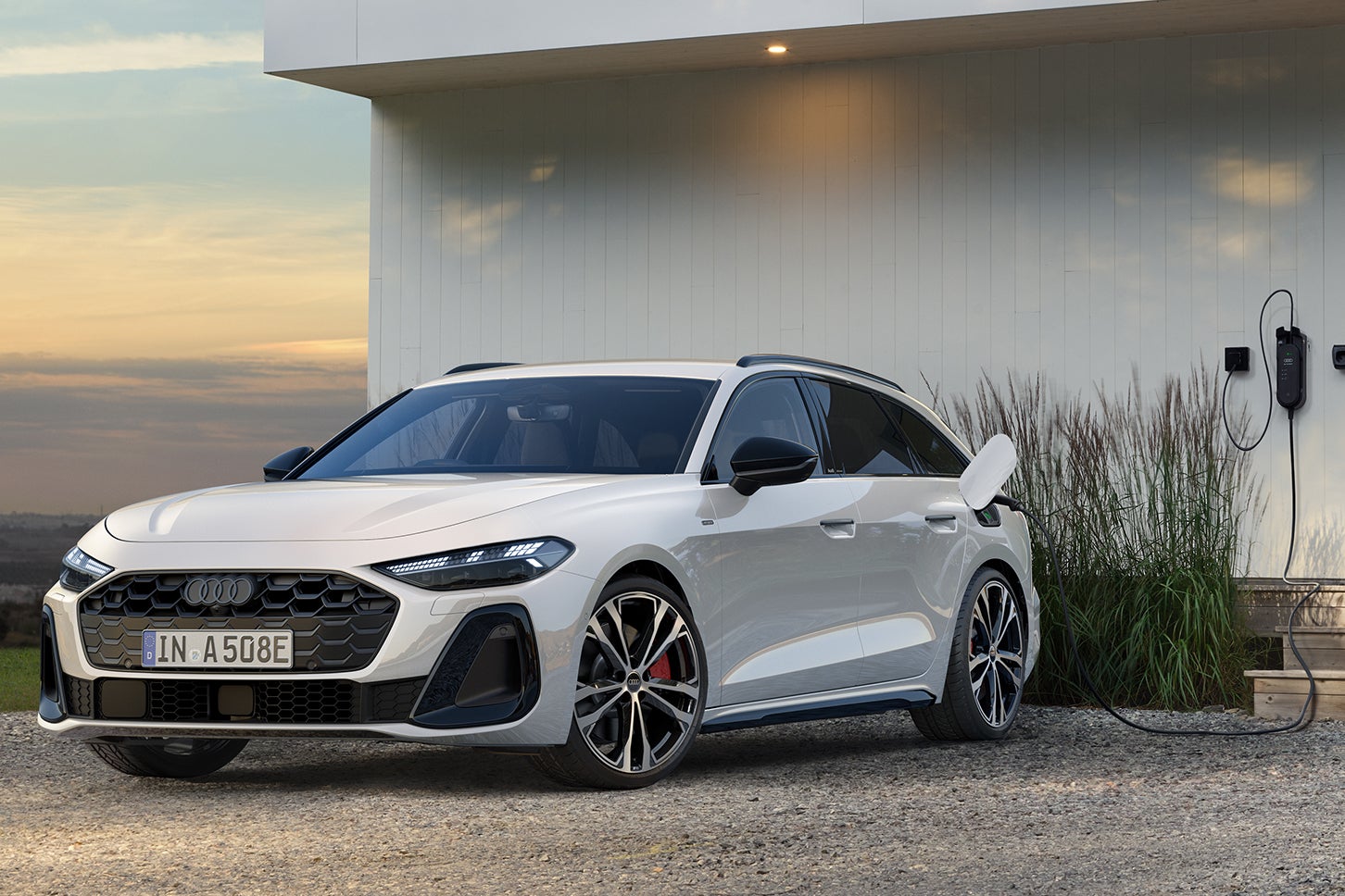 アウディA5アバントTFSI e-HybridクワトロSライン｜Audi A5 Avant TFSI e-Hybrid quattro S Line