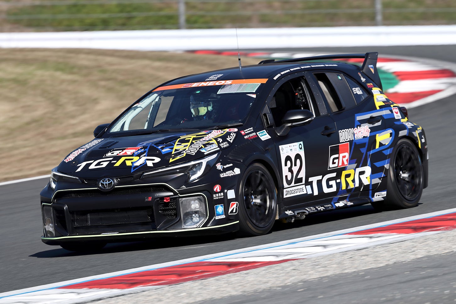 液体水素エンジンを搭載してスーパー耐久シリーズに参戦するGRカローラ