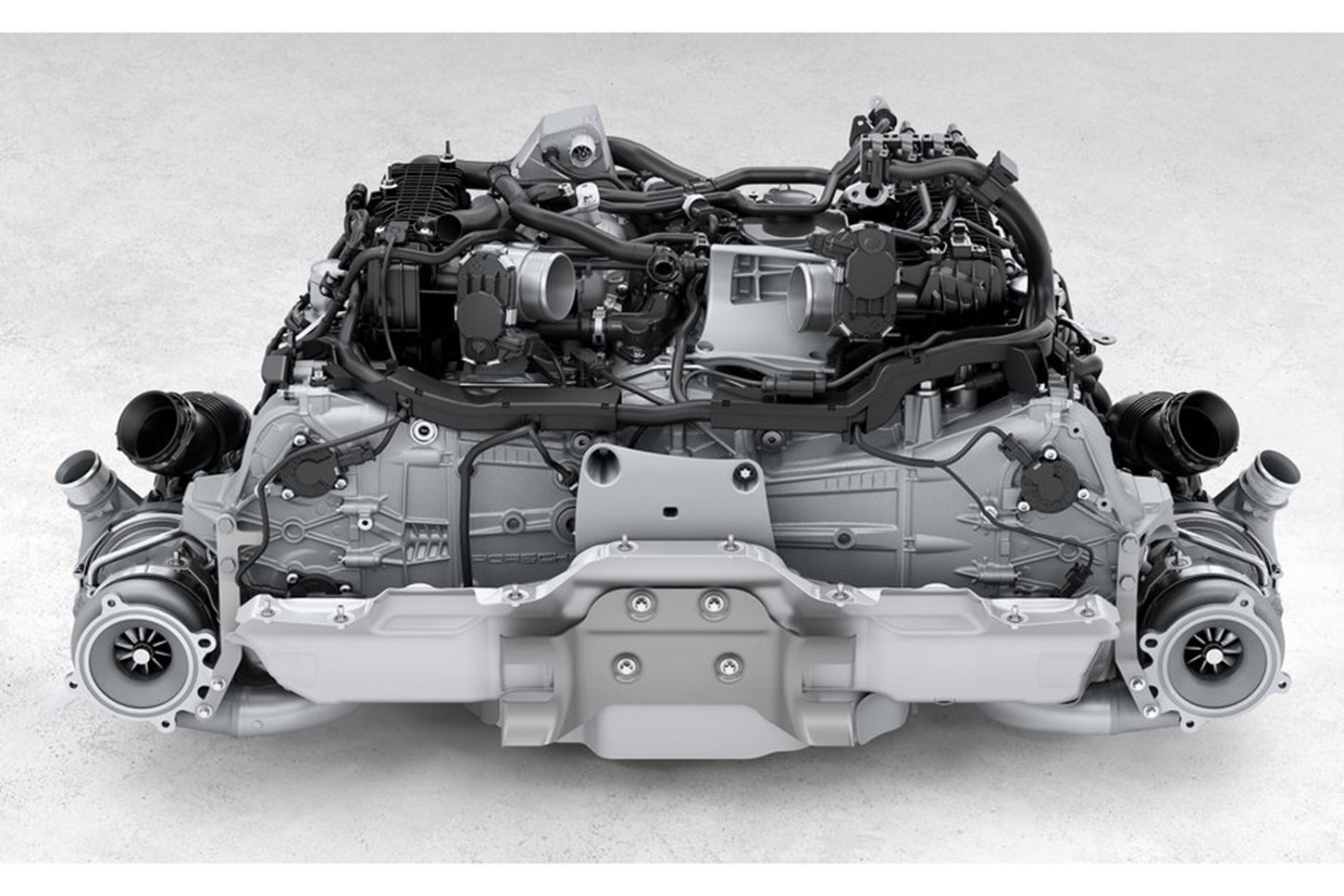 ポルシェ911ターボS（992.2型）｜2基の「eATL」をエンジン両サイドに配置。