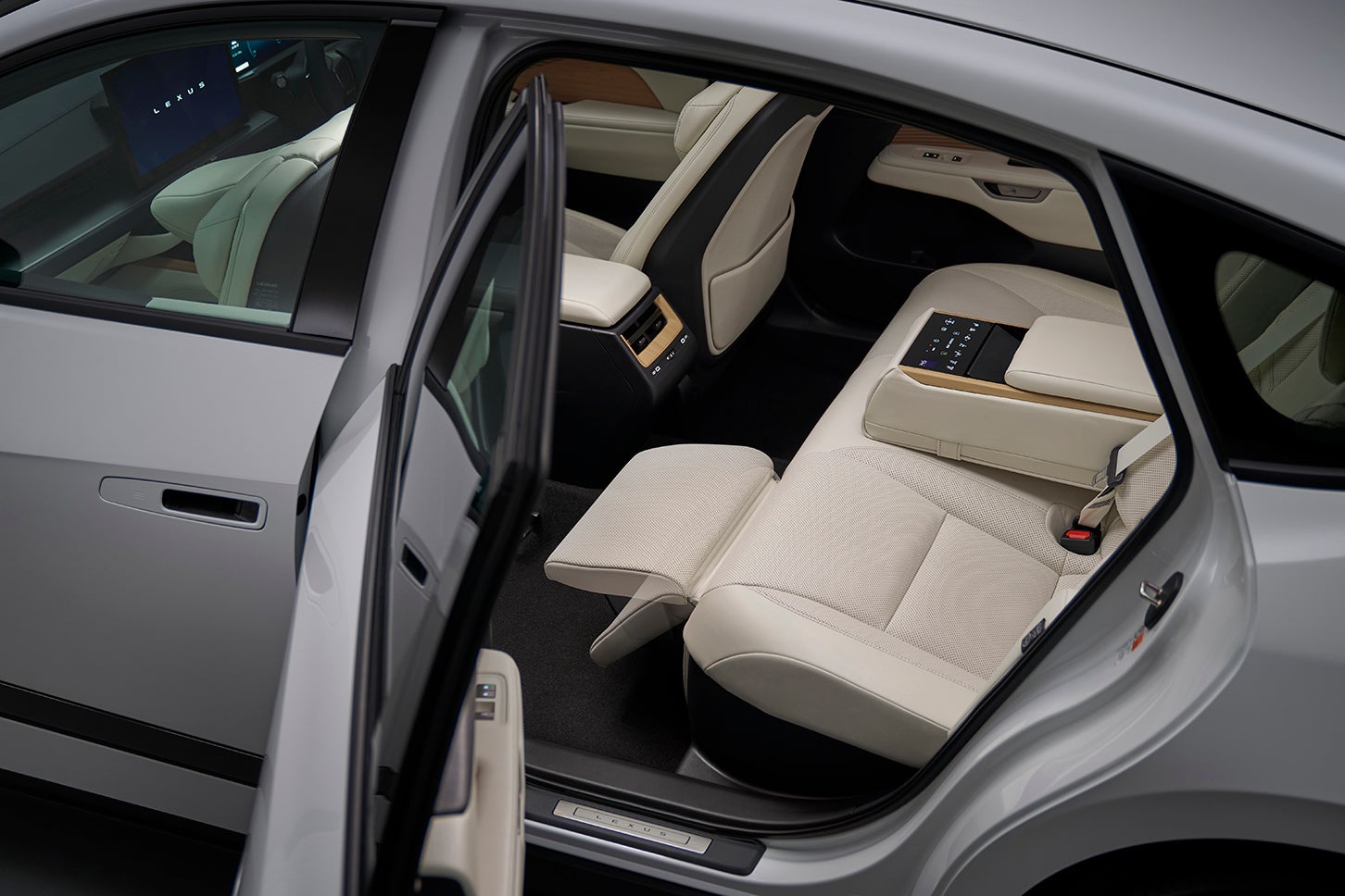 レクサスES350e“Rrコンフォートパッケージ”｜Lexus ES350e”Rr Comfort packeage"