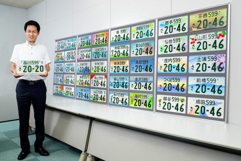 ナンバープレートのトリビア！ 2046やハイフン、図柄入りの謎を国交省に直撃！