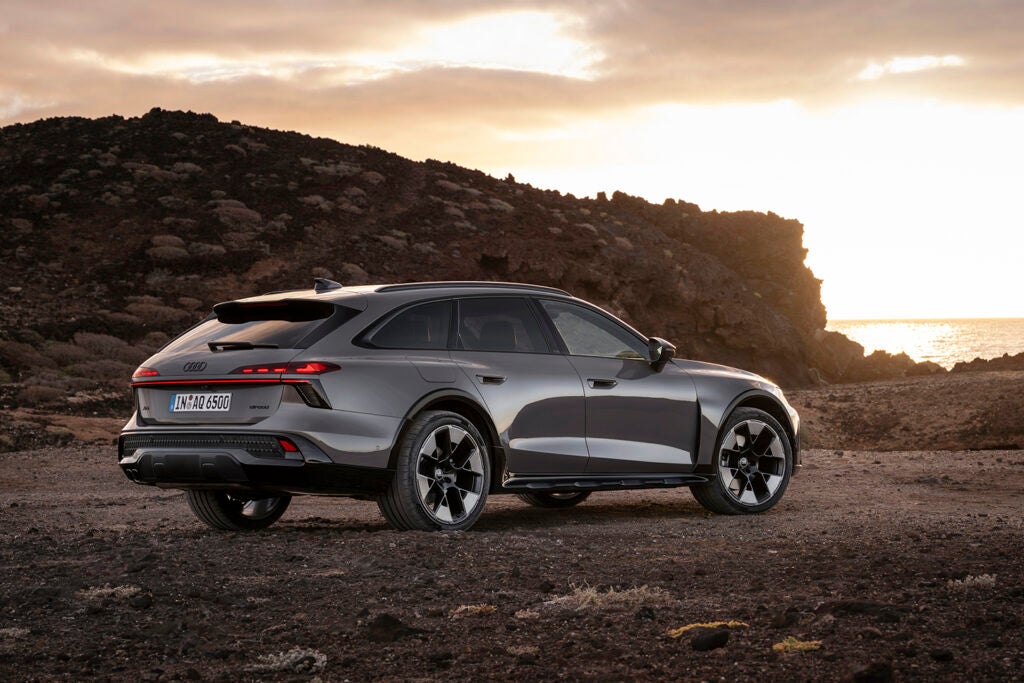 新型アウディ「A6オールロード」発表！ ワイドなボディがカッコいい