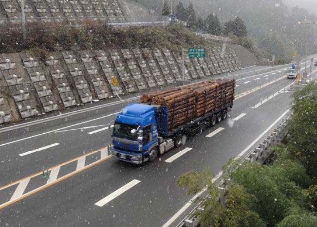 2012年に開通した三坂道路