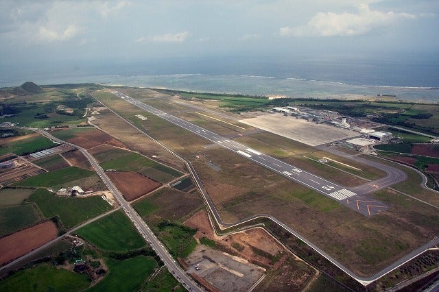 石垣島の玄関口、石垣空港。島の東部に位置する。中心街までは15km離れている
