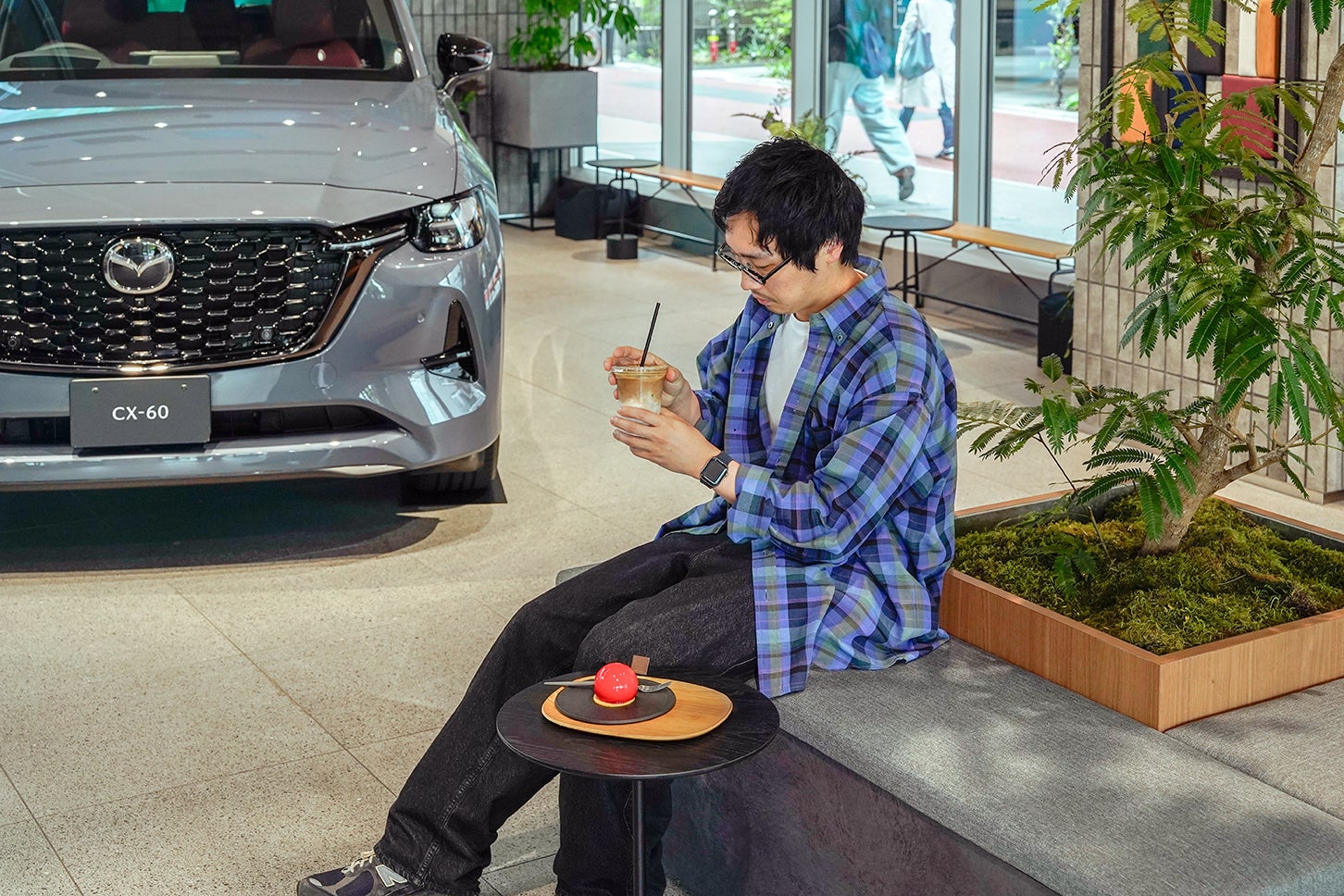 「MAZDA TRANS AOYAMA」のカフェは、広島・宮島の人気店「伊都岐珈琲（いつきコーヒー）」が監修。広島以外で楽しめるのは、ここだけなんだって。