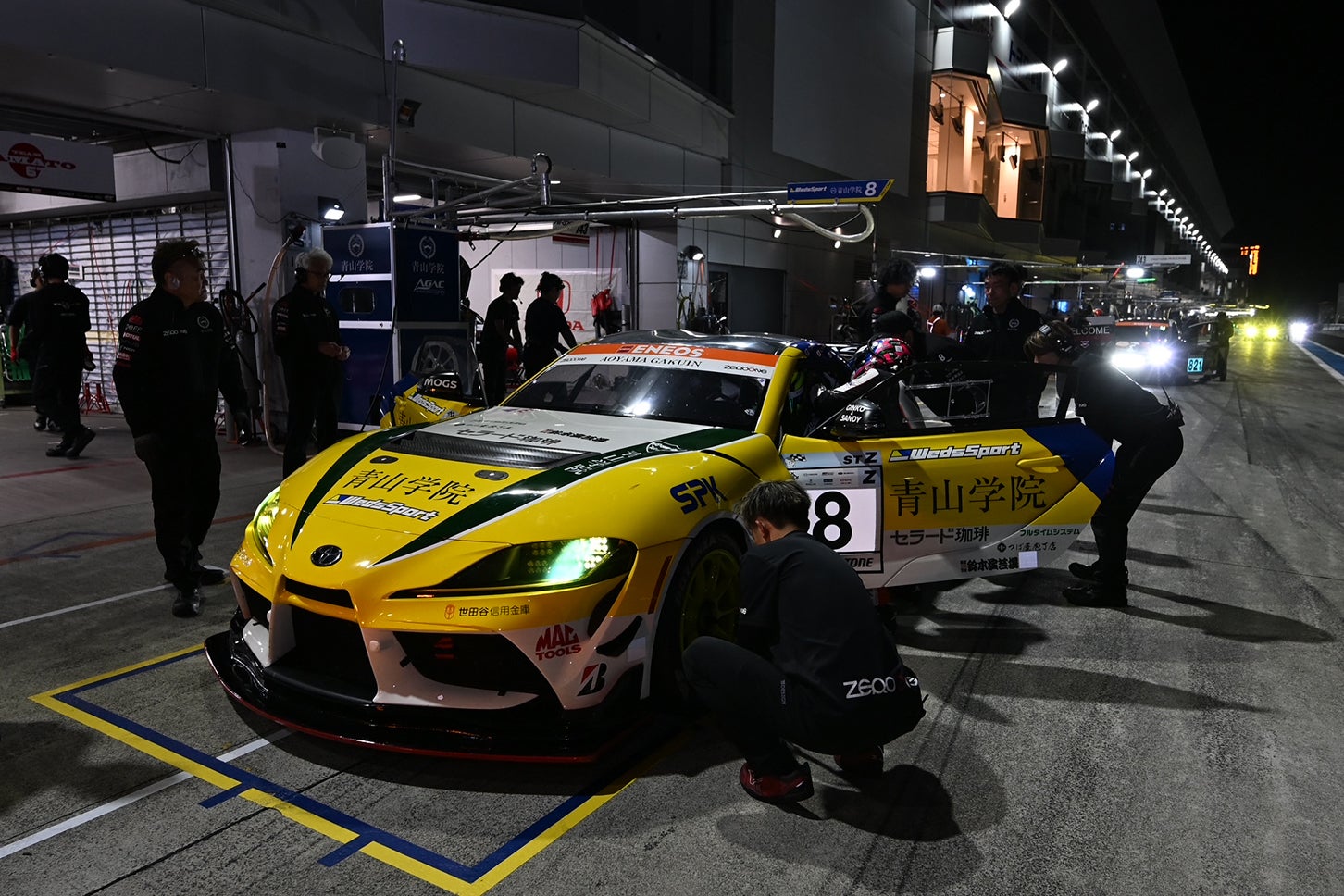 スーパー耐久富士24時間レースの夜間セッション。チームの疲れはピークに達した。