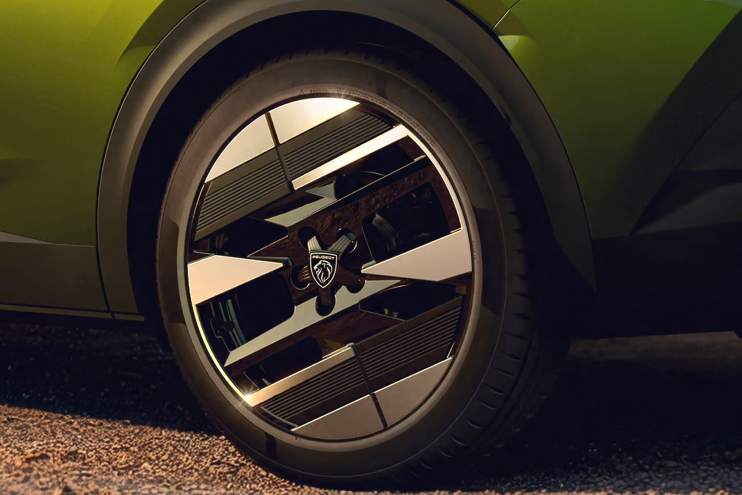 プジョー408 GTハイブリッド｜Peugeot 408 GT Hybrid