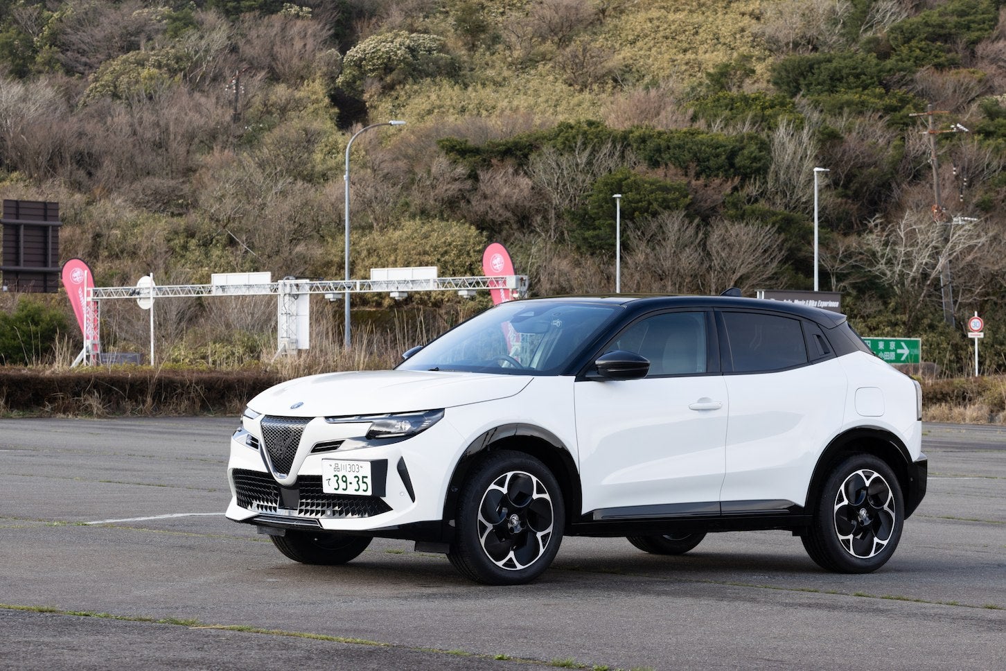 アルファロメオ ジュニア イブリダ エディツィオーネ ビアンコ｜Alfa Romeo Junior Ibrida Edizione Bianco